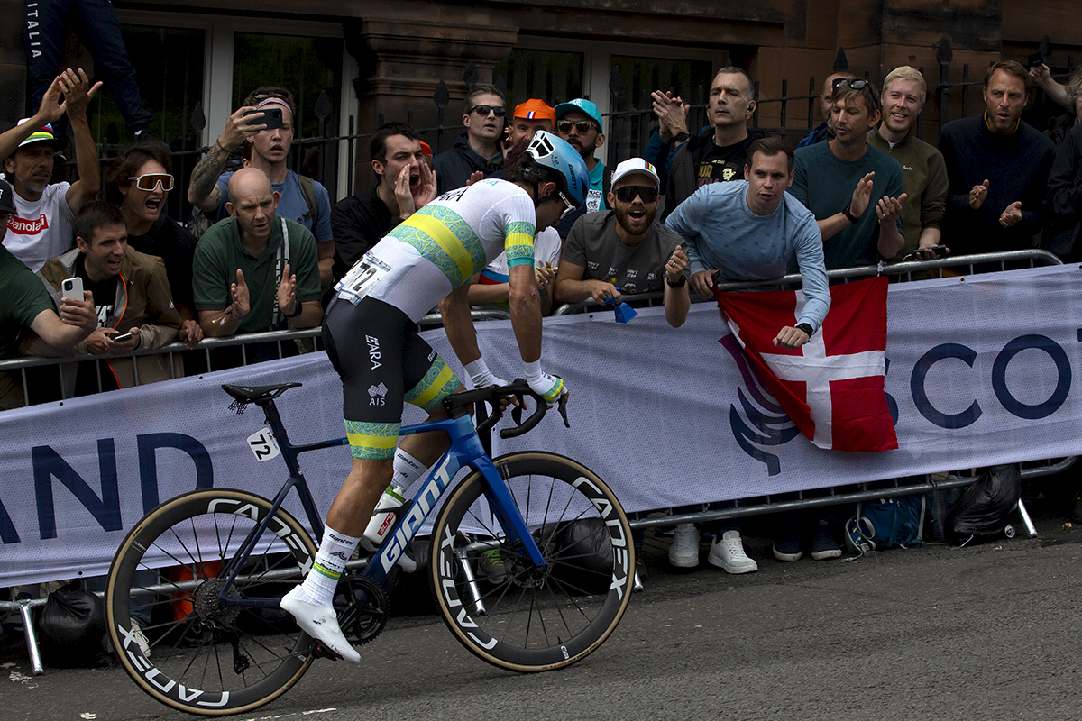 2023 UCI Cycling World Championships - Road Race - Elite Men - Australia’s Michael Matthews is roared on by fans as he climbs Montrose Street