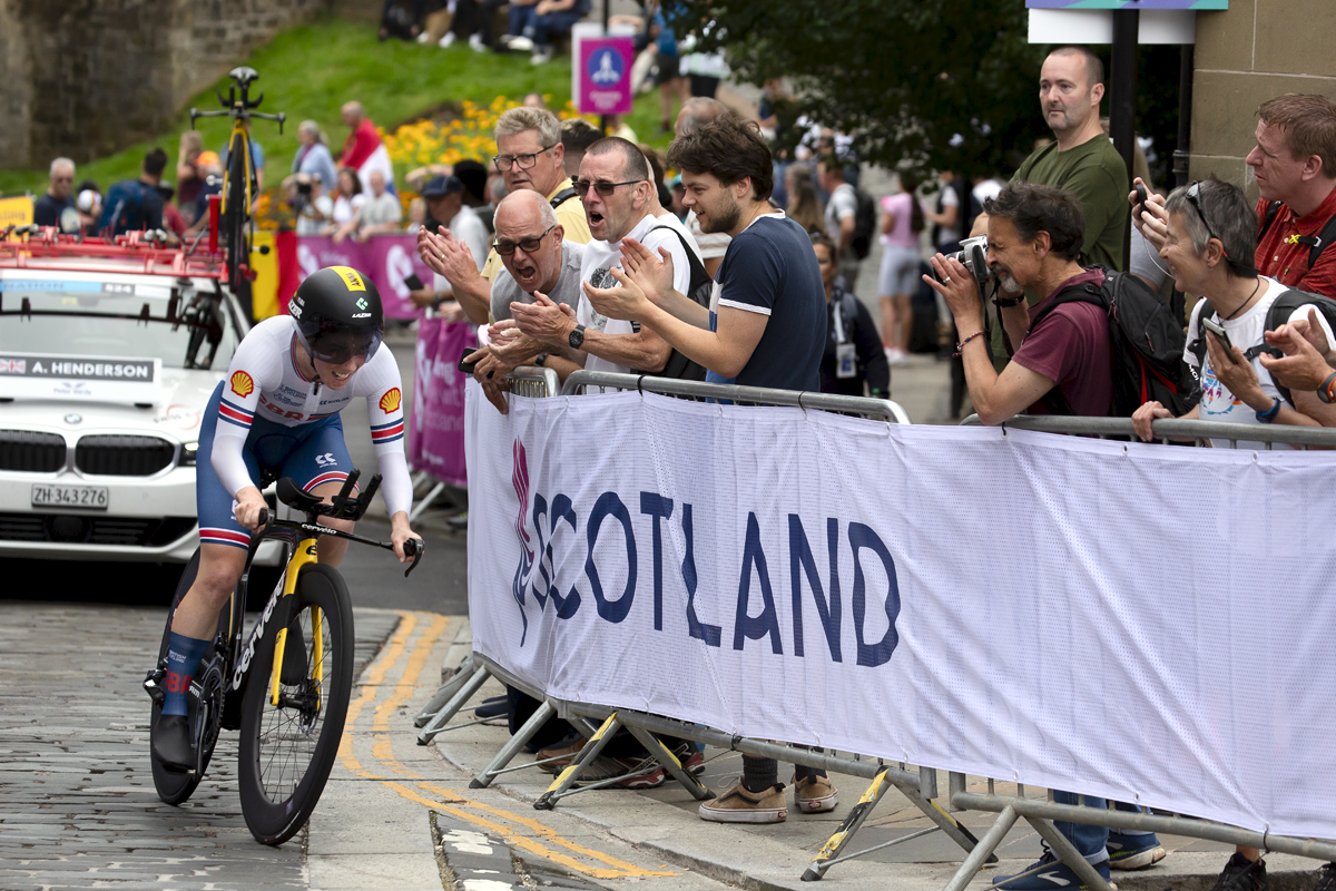 2023 UCI Cycling World Championships - Time Trial - Elite Women - Anna Henderson of Great Britain is cheered by fans as she approaches the cobbled section