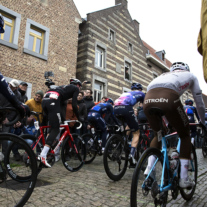 Amstel Gold Race 2023 - The rear of the peloton as it reaches the top of the Maasberg