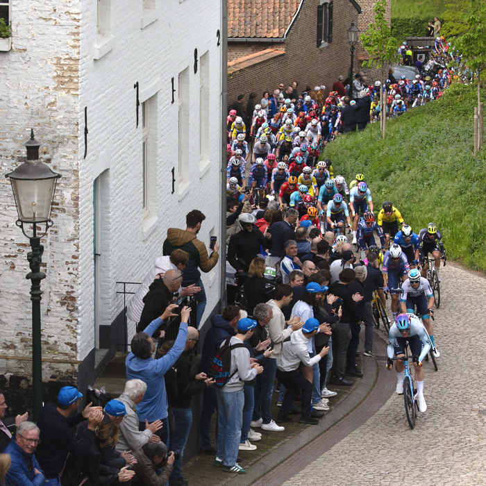 Amstel Gold Race 2024 - Zeb Kyffin leads the race up the Maasberg past large crowds