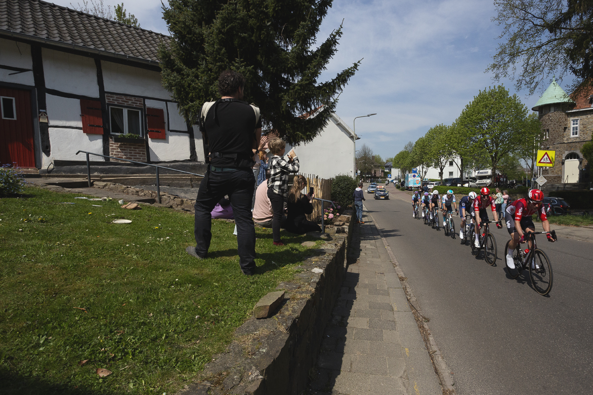 Amstel Gold Race 2025 - Spectators watch the race from their garden vantage point in Epen