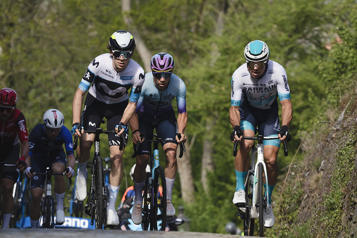Amstel Gold Race 2025 - The breakaway tackles the Maasberg