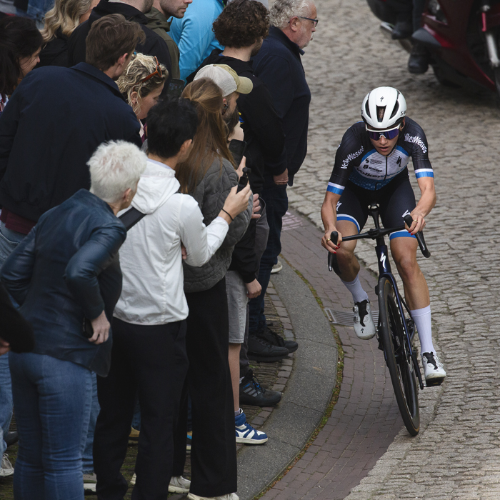 Amstel Gold Race Ladies Edition 2024 - Anne Knijnenburg attacks up Maasberg