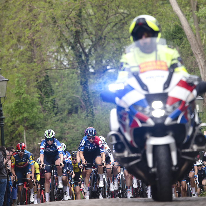 Amstel Gold Race Ladies Edition 2024 - A motorbike outrider escorts the peloton up the Maasberg