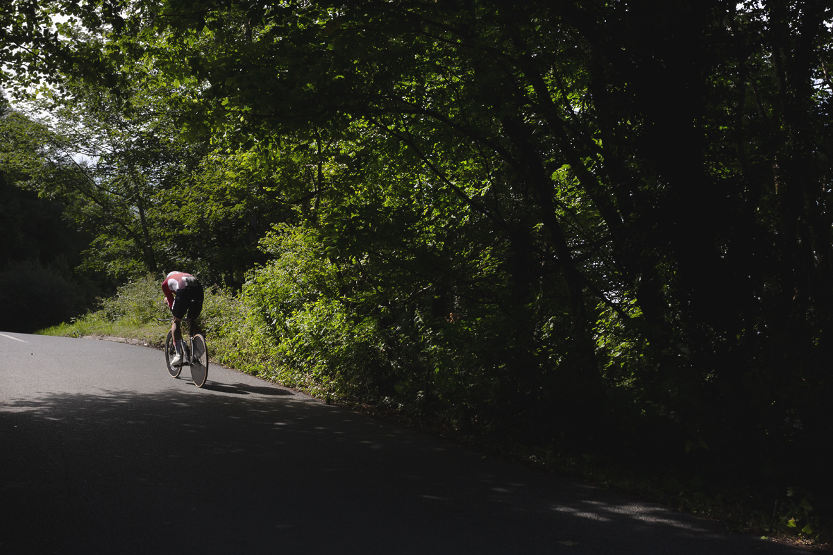 British National Road Championships 2025 - Time Trial - Elite Men - Josh Giddings seen from behind as he tackles the course