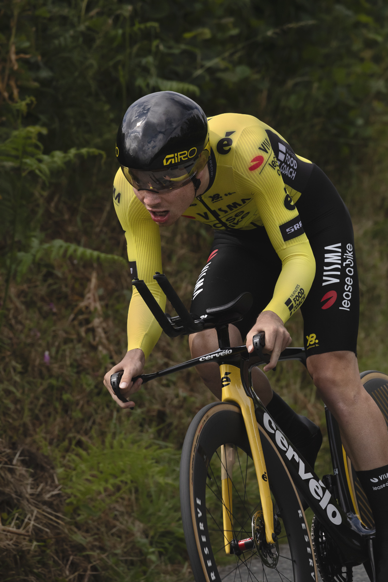 British National Road Championships 2025 - Time Trial - U23 Men - Tomos Pattinson of Team Visma - Lease a Bike Development with hedgerows behind him