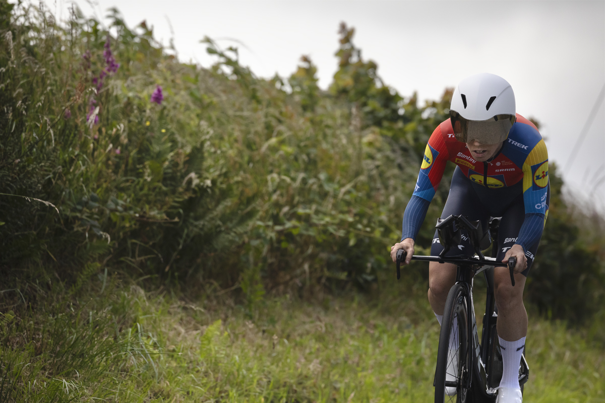 British National Road Championships 2025 - Time Trial - Elite Women - Anna Henderson of Lidl - Trek passes in front of hedgerows
