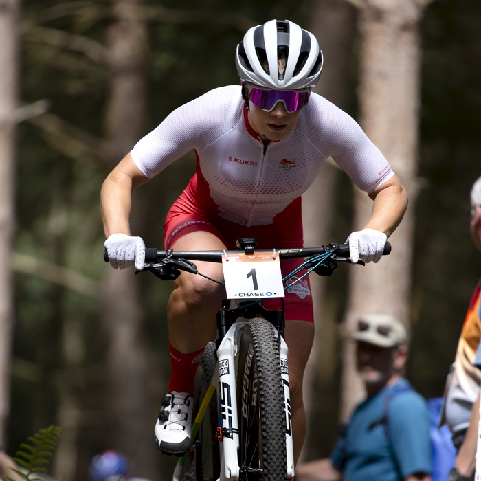 Birmingham 2022 - XXII Commonwealth Games - Mountain Bike - Women - Evie Richards of England from the front as she tackles the rough ground