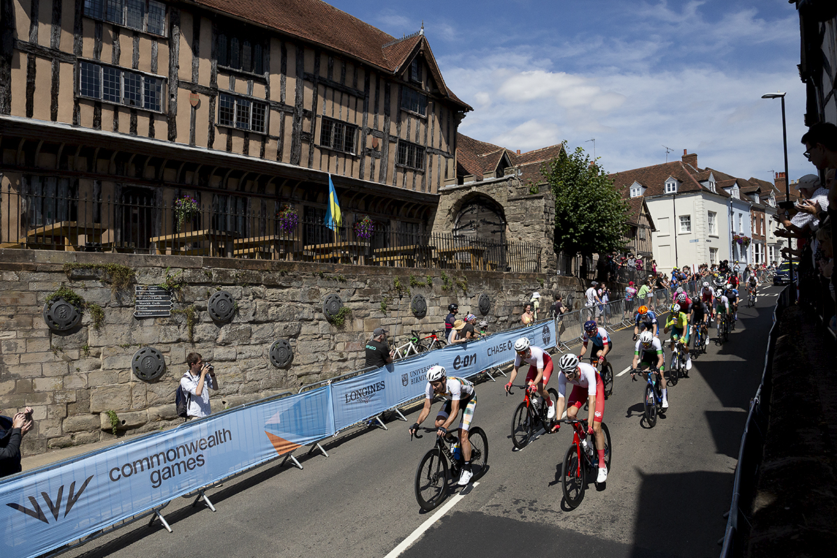 Birmingham 2022 - XXII Commonwealth Games - Men’s Road Race - Riders pass the Tudor building of Lord Lycester Hospital