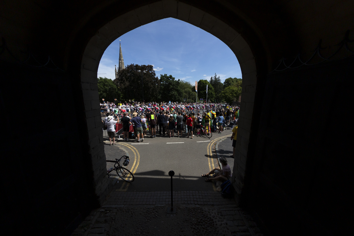 Birmingham 2022 - XXII Commonwealth Games - Crowds line the street as seen from Warwick Castle gate