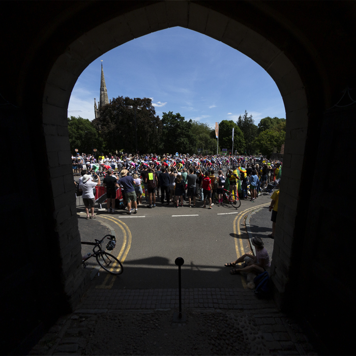 Birmingham 2022 - XXII Commonwealth Games - Crowds line the street as seen from Warwick Castle gate