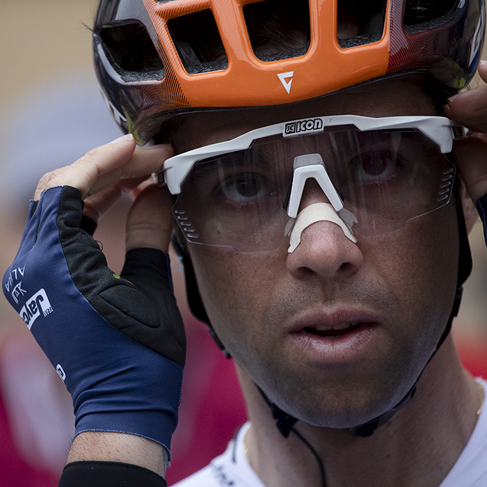 Coppa Bernocchi 2024 - Michael Matthews adjusts his sunglasses before the team presentations