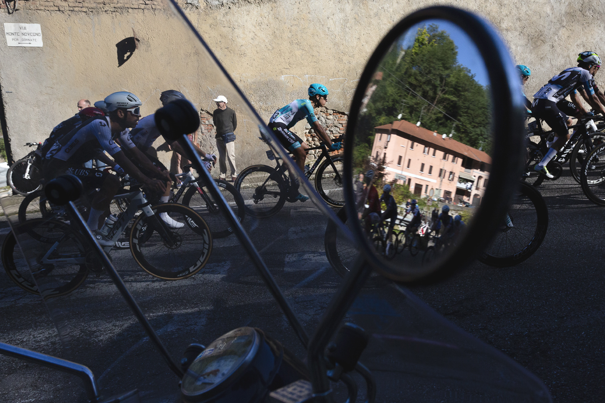 Coppa Bernocchi 2025 - Riders are reflected in the wing mirror of a scooter in Castiglione Olona