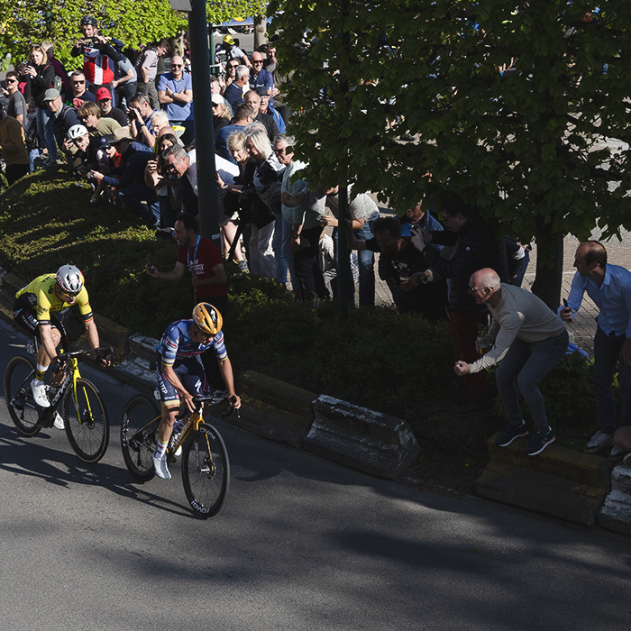 De Brabantse Pijl 2025 - Remco Evenepoel & Wout Van Aert are encouraged on by enthusiastic fans