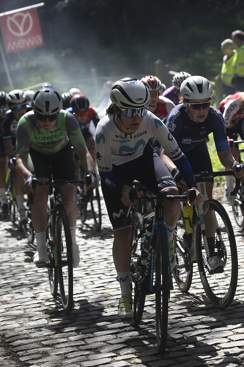 De Brabantse Pijl Vrouwen 2024 - Jelena Erić of Movistar Team leading riders up Moskestraaat