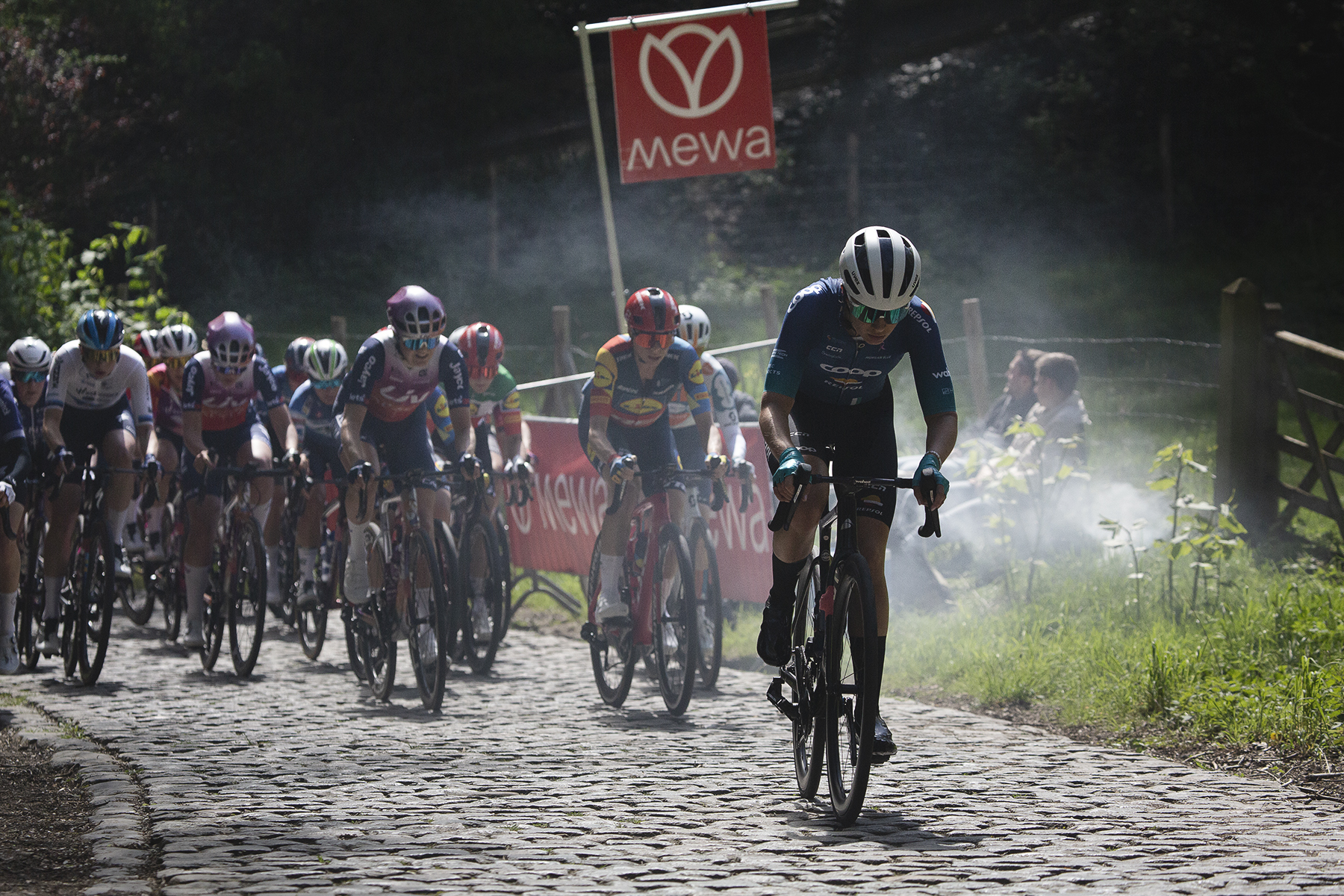 De Brabantse Pijl Vrouwen 2024 - Stina Kagevi of Team Coop - Repsol leads a group of riders up the Moskestraaat