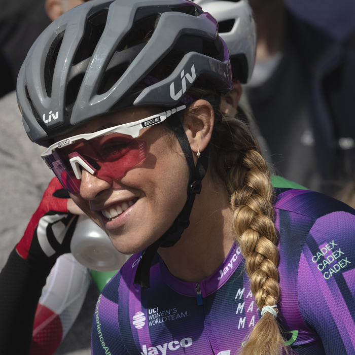 De Brabantse Pijl Vrouwen 2025 - A smiling Letizia Paternoster lines up for the start of the race