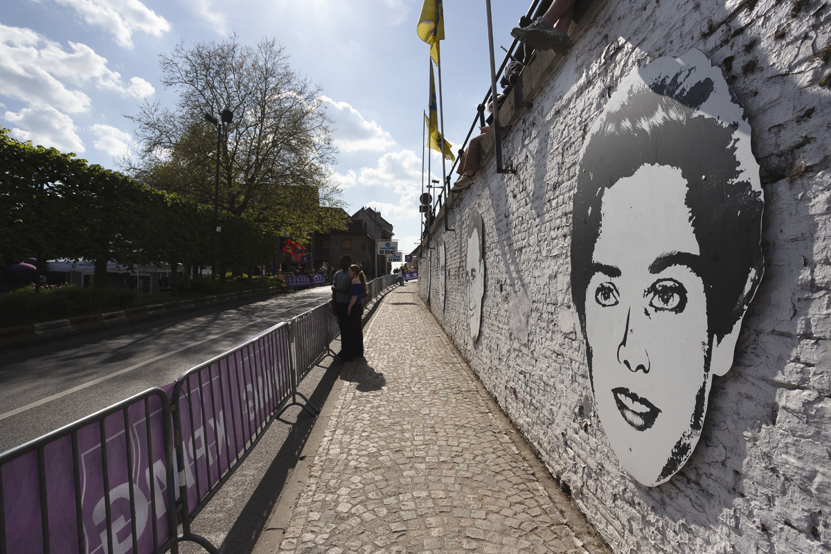 De Brabantse Pijl Vrouwen 2025 - A portrait of Yvonne Reynders on the wall of legends in Overijse