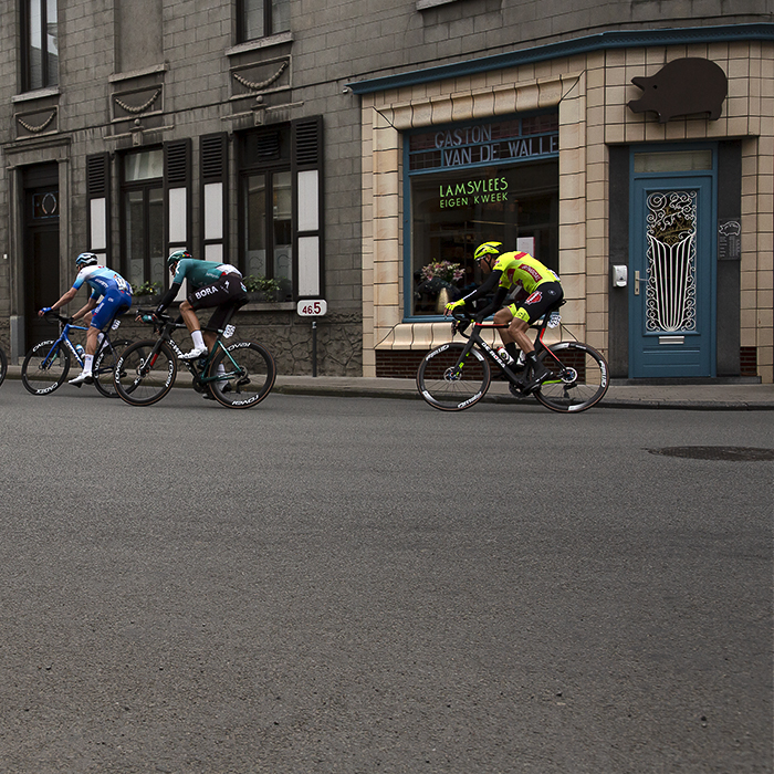 Dwars Door Vlaanderen 2022 -The breakaway go past the butchers Gaston van de Walle