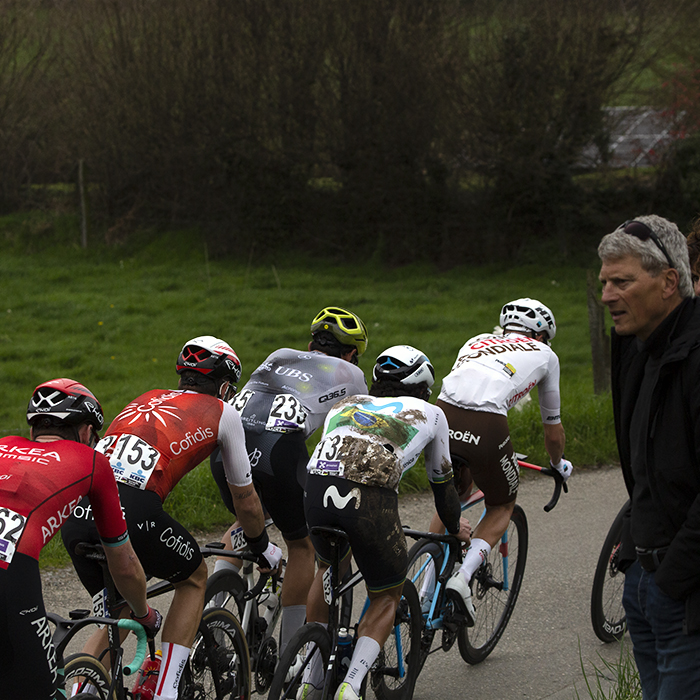 Dwars Door Vlaanderen 2023 - Fans watch riders go past on Knokteberg one rider is covered in mud