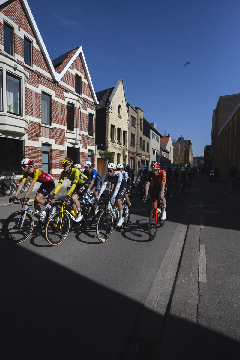 Dwars Door Vlaanderen 2025 - Riders roll out through the streets of Roselare