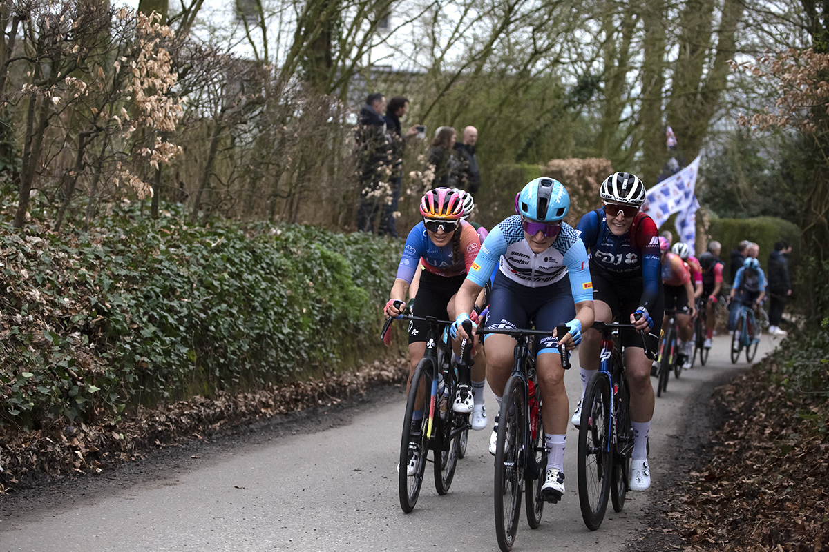 Dwars Door Vlaanderen Vrouwen 2023 - Trek-Segafredo’s Elisa Longo Borghini leads a group of riders up Knokteberg