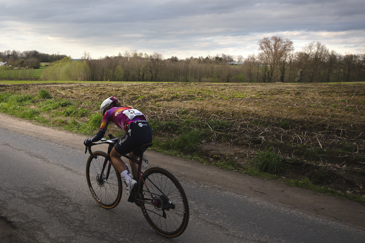 Dwars Door Vlaanderen Vrouwen 2024 - Niamh Fisher-Black with the Belgian countryside as a backdrop