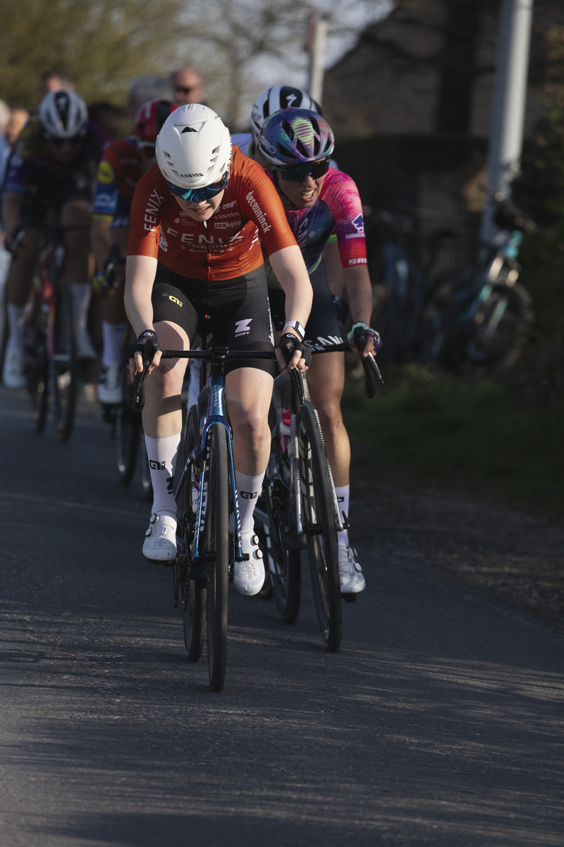 Dwars Door Vlaanderen Vrouwen 2025 - Puck Pieterse and Katarzyna Niewiadoma climb through Nokere