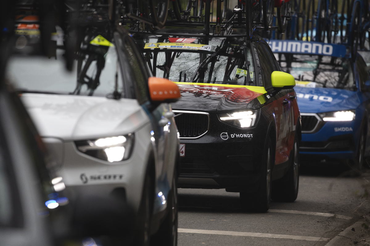 E3 Saxo Classic 2024 - The race convoy on the narrow road of Kanarieberg