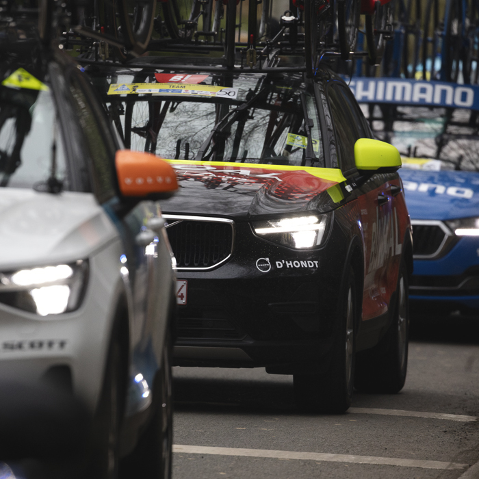 E3 Saxo Classic 2024 - The race convoy on the narrow road of Kanarieberg