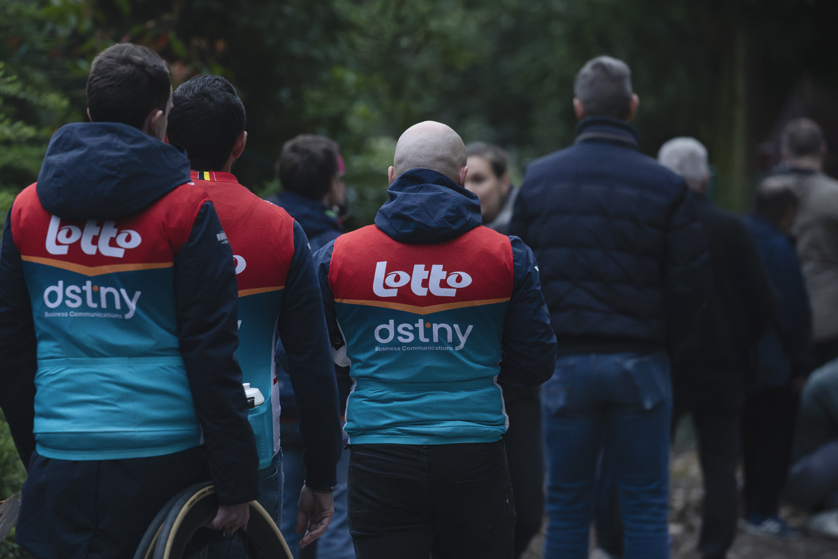 E3 Saxo Classic 2024 - Lotto Dstny soigneurs with spare wheels