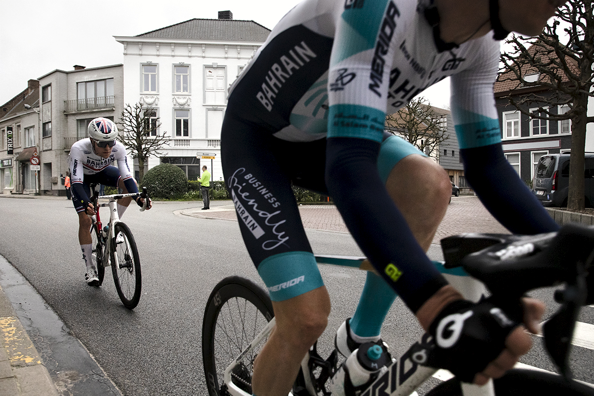 E3 Saxo Classic 2024 - Fred Wright races through the streets of Kluisbergen