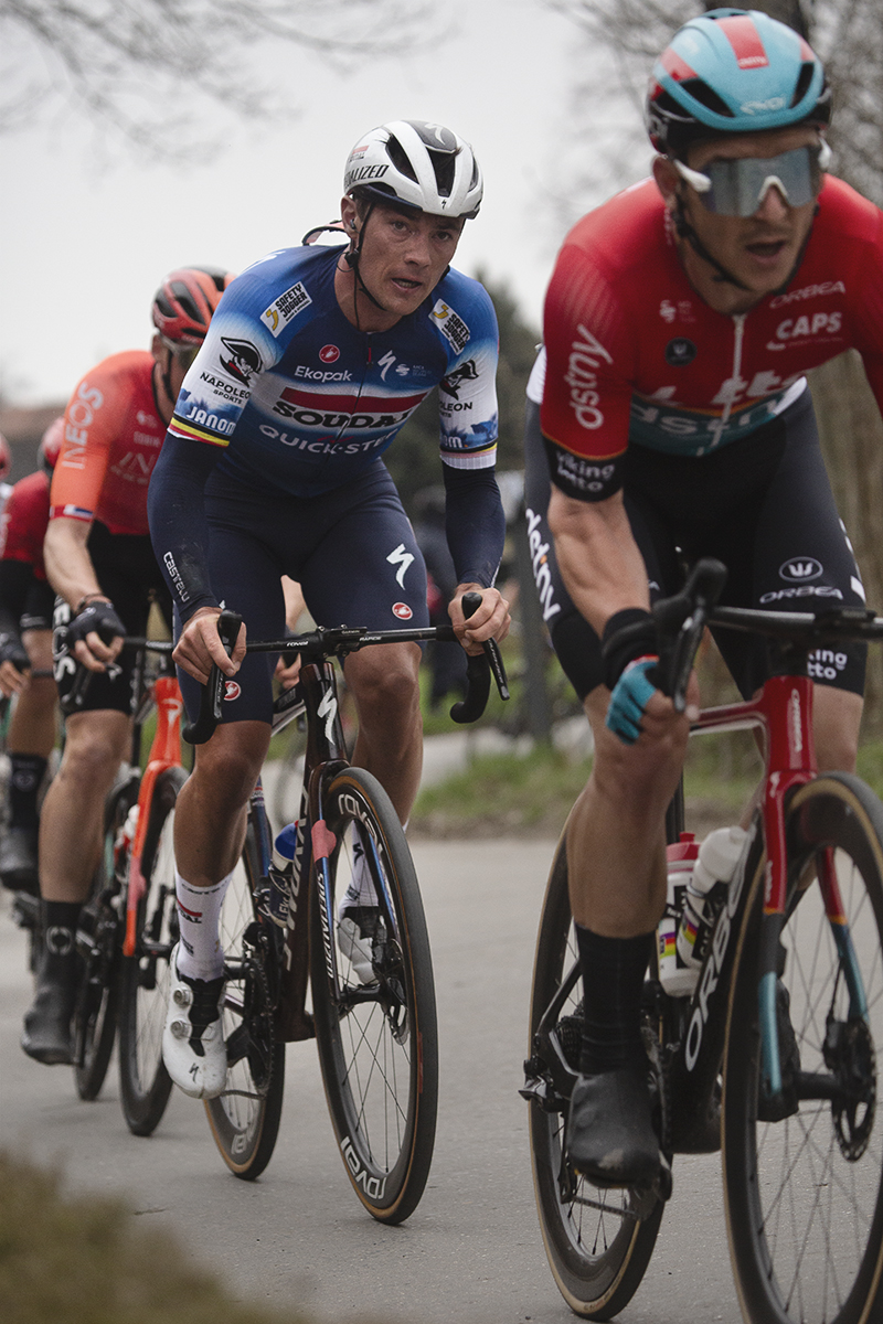 E3 Saxo Classic 2024 - Yves Lampaert in a line of riders during the race