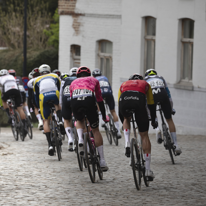 E3 Saxo Classic 2025 - A group of riders on the cobbles of Borstekouterstraat