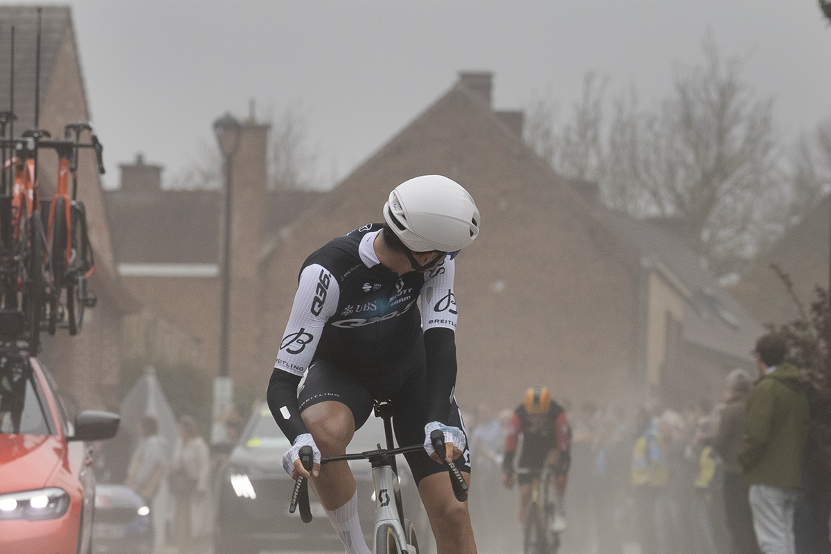 E3 Saxo Classic 2025 - Fabio Christen looks over his should at the riders chasing him