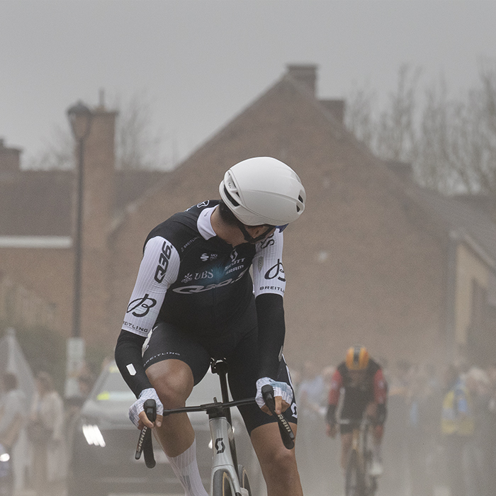 E3 Saxo Classic 2025 - Fabio Christen looks over his should at the riders chasing him