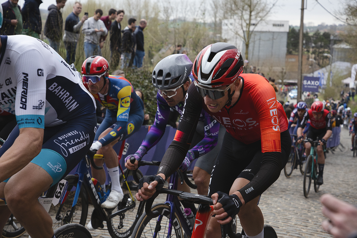 E3 Saxo Classic 2025 - Ben Turner fights his way up the climb