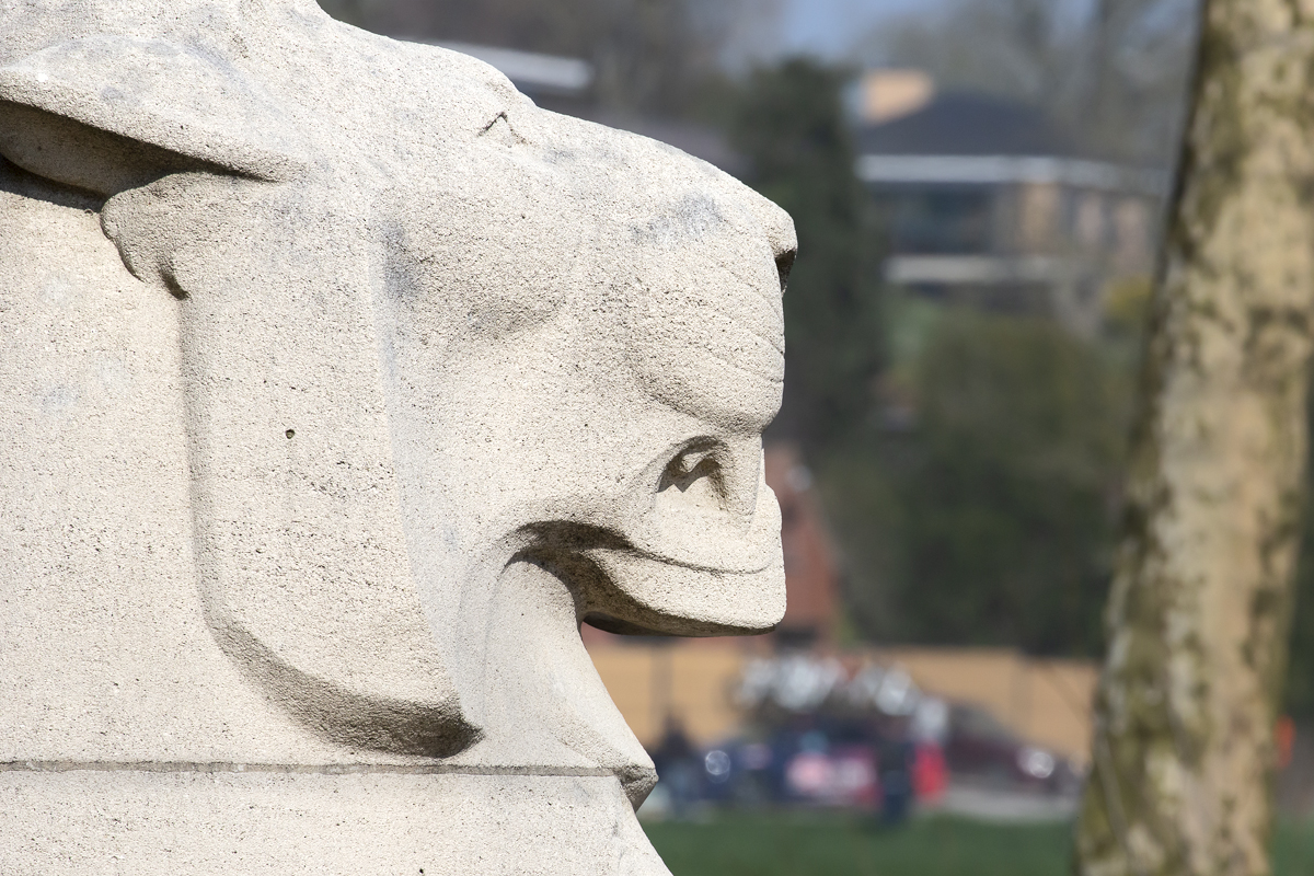 Gent - Wevelgem 2022 - A stone lion’s head on the Memorial to the Missing