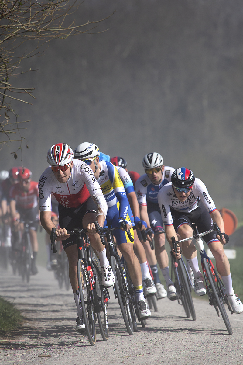 Gent - Wevelgem 2022 - Riders race down one of the Ploegstreet’s kicking up white dust