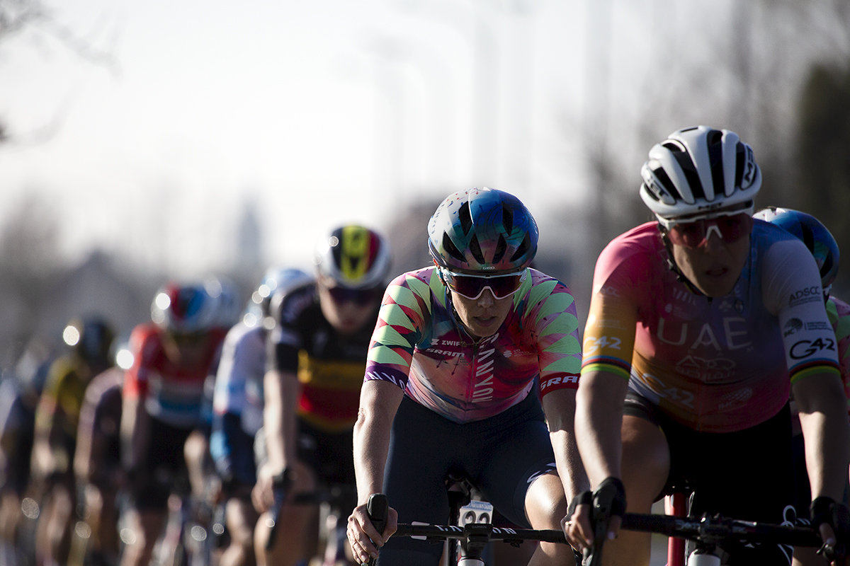 Gent - Wevelgem Vrouwen 2022 - Tiffany Cromwell of Canyon//SRAM Racing in the peloton