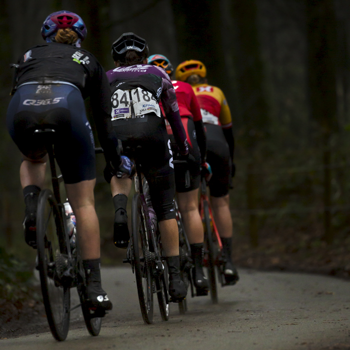 Gent - Wevelgem Vrouwen 2023 - The rear of a small group of riders finish their ascent of the Kemmelberg