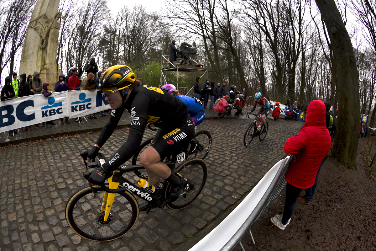 Gent - Wevelgem Vrouwen 2023 -Teuntje Beekhuis from Team Jumbo-Visma climbs the Kemmelberg passing the French Monument