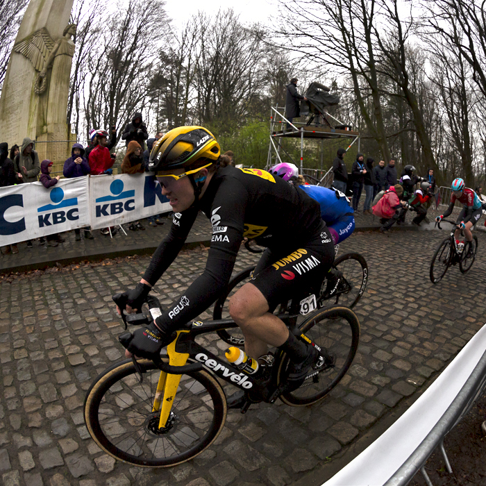 Gent - Wevelgem Vrouwen 2023 -Teuntje Beekhuis from Team Jumbo-Visma climbs the Kemmelberg passing the French Monument