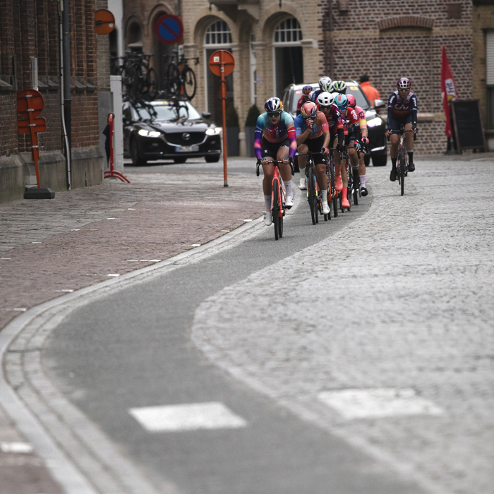 Gent Wevelgem Vrouwen 2024 - Riders approach through the centre of Ieper / Ypres