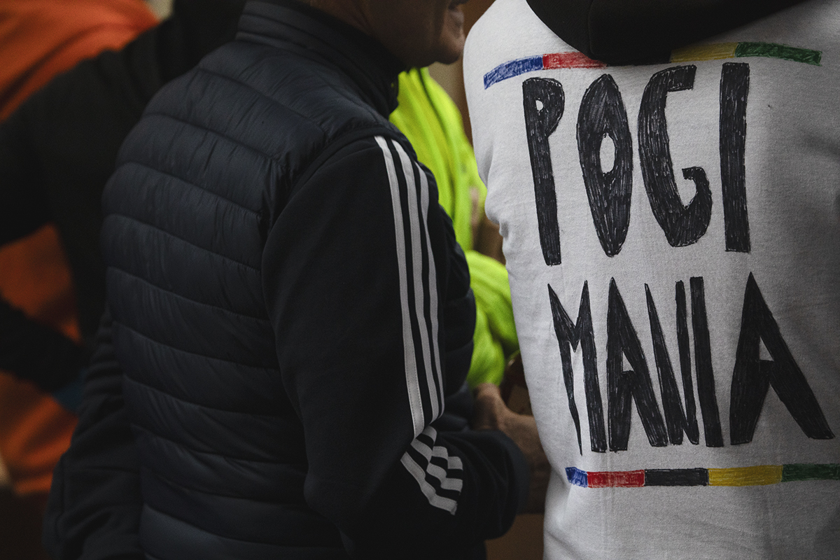 Giro dell’Emilia 2024 - A fan wears a T-shirt bearing the slogan ‘Pogi Mania’
