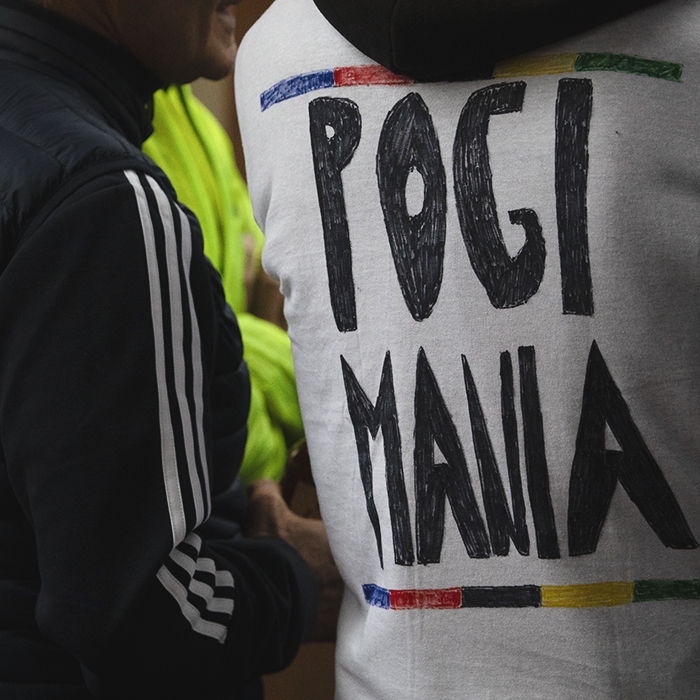 Giro dell’Emilia 2024 - A fan wears a T-shirt bearing the slogan ‘Pogi Mania’