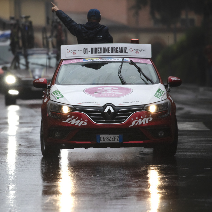 Giro dell’Emilia 2024 - The Race Director orders cars down the deviation