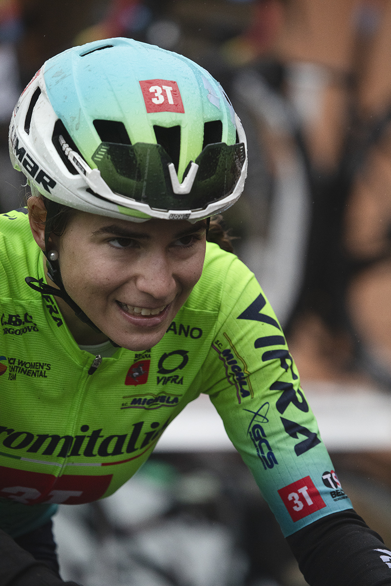 Giro dell'Emilia Internazionale Donne Elite 2024 - Ainhoa Moreno of Aromitalia 3T Vaiano grits her teeth as she climbs