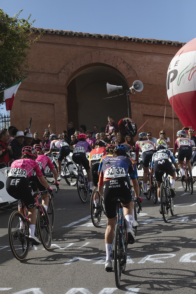Giro dell'Emilia Internazionale Donne Elite 2025 - Riders seen from behind taking on the fan lined climb