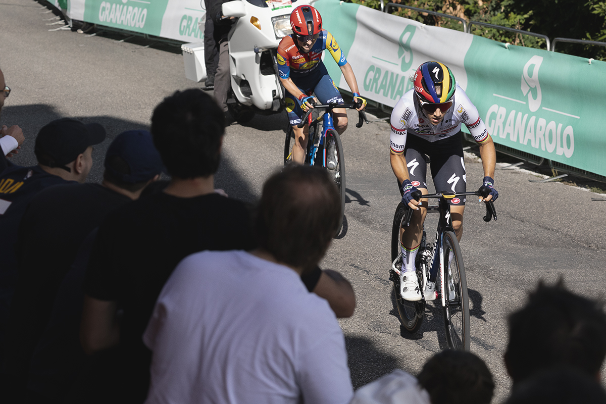 Giro dell'Emilia Internazionale Donne Elite 2025 - Fans cheer on Kim Le Court Pienaar and Niamh Fisher-Black on the climb